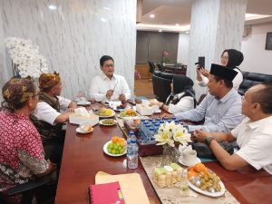 Viva Yoga Mauladi saat menerima pengurus PATRI di Kantor Wakil Menteri Transmigrasi, Kalibata, Jakarta.