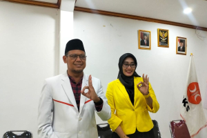 Pasangan calon Wali Kota Depok dari PKS Imam Budi Hartono dan Calon Wakil Wali Kota Depok dari Golkar, Ririn Farabi Arafiq pada pilkada Depok 2024. Sumber foto : ANTARA.