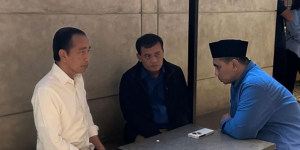 Mantan Presiden Jokowi saat berbincang dengan Calon Gubernur dan Calon Wakil Gubernur Jawa Tengah, Ahmad Lutfi dan Taj Yasin. Sumber foto : Instagram Ahmad Lutfi.