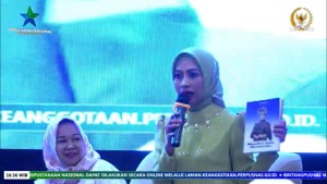 Sri Bahlil dalam acara Seminar Literasi bertema Meningkatkan Peran Perempuan dalam Membangun Budaya Literasi di Lingkungan Keluarga dan Komunitas pada Senin (25/11/2024),