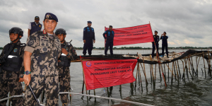 Kementerian Kelautan dan Perikanan (KKP) menghentikan kegiatan pemagaran laut tanpa izin di Tangerang, Banten yang sebelumnya viral di media sosial. Sumber foto : Humas Ditjen PSDKP