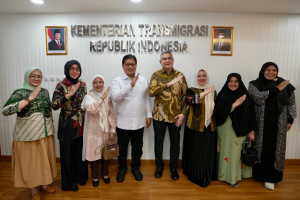 Wakil Menteri Transmigrasi, Viva Yoga Mauladi, saat menerima kunjungan Rektor Universitas Esa Unggul, Dr. Ir. Arief Kusuma Among Praja, di kantornya pada Selasa (18/3)