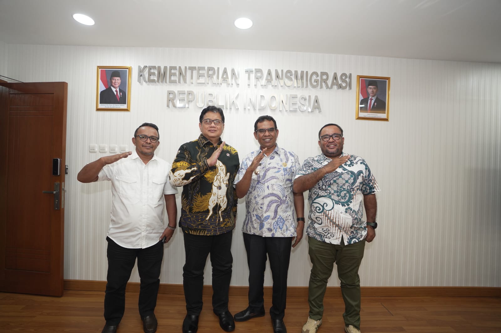 Wamentrans Viva Yoga saat menerima kunjungan Wakil Bupati Halmahera Utara, Dr. Kasman H. Ahmad, di Kantor Kementerian Transmigrasi, Jakarta, pada Rabu (17/4/2025) kemarin.