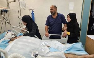 Keluarga Dr. Alaa Al-Najjar, korban serangan Israel.