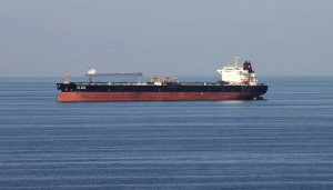 Kapal tanker minyak melintasi Selat Hormuz, pada 21 Desember 2018. Sumber foto : Reuters.