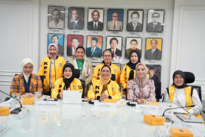 Ketua Umum PP KPPG, Hetifah Sjaifudian bersama Pengurus teras KPPG.