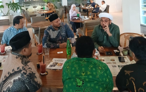 Ngabalin saat menerima kunjungan Bidang HLN DPP PUI di Agreya Cafe, Kompleks Masjid Sunda Kelapa, Jakarta, Jumat (29/08/2025).