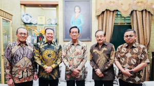 Anggota Komisi III DPR RI sekaligus Ketua MPR RI ke-15, Bambang Soesatyo (Bamsoet), bertemu Sri Sultan Hamengkubuwono X di Keraton Yogyakarta, Minggu (21/9/2025).