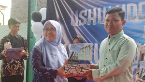 Ketua Umum HMI Komsat Ushuluddin UINSA Raih Penghargaan Mahasiswa Berprestasi