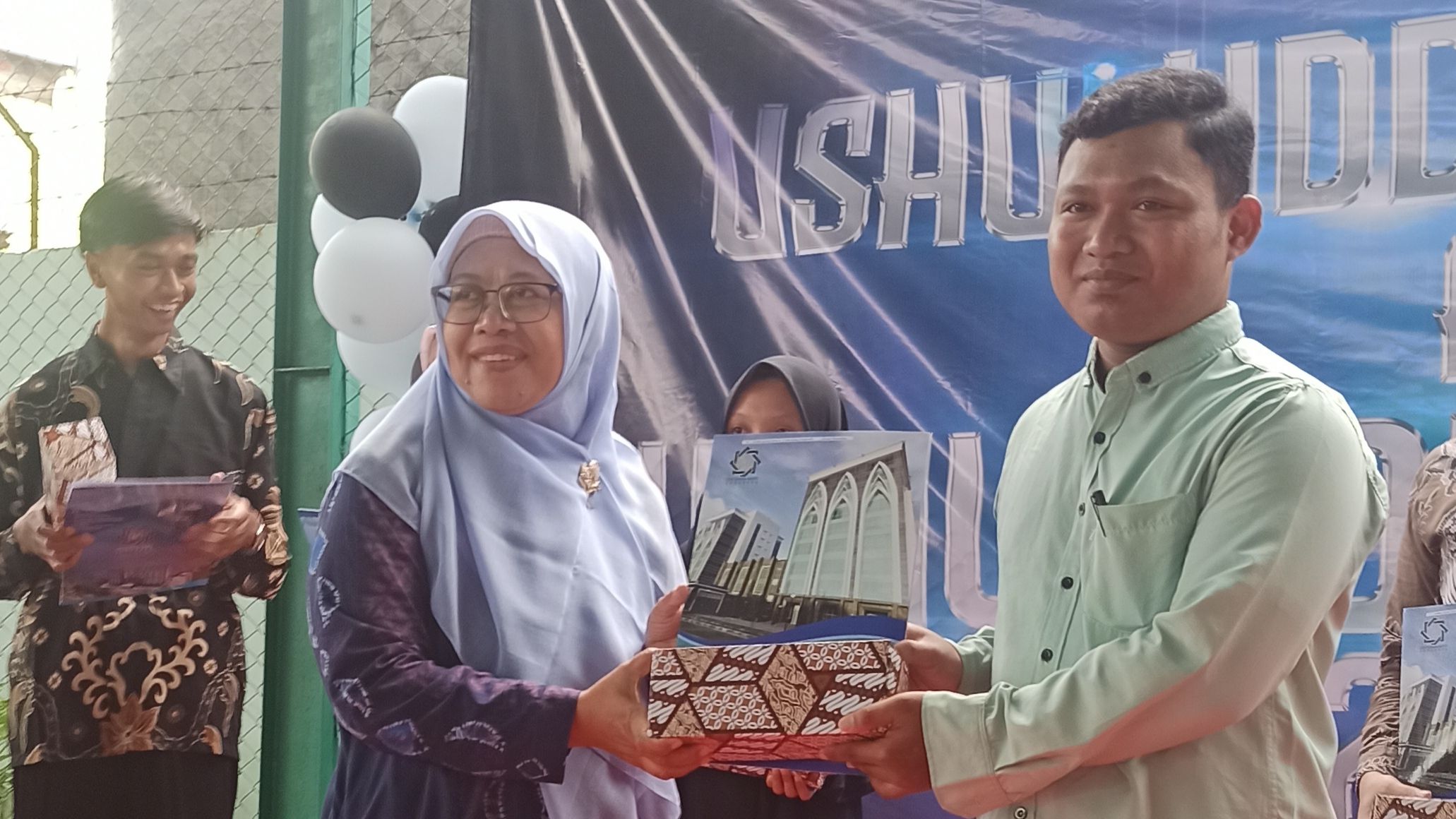 Ketua Umum HMI Komsat Ushuluddin UINSA Raih Penghargaan Mahasiswa Berprestasi