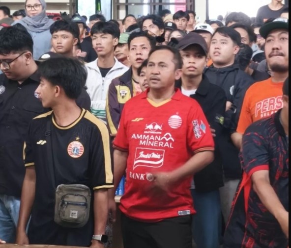 Nobar Persija vs Persib di Pejagalan Dibanjiri Ratusan Warga, Radian Azhar Apresiasi Peran TNI-Polri Jaga Kondusivitas